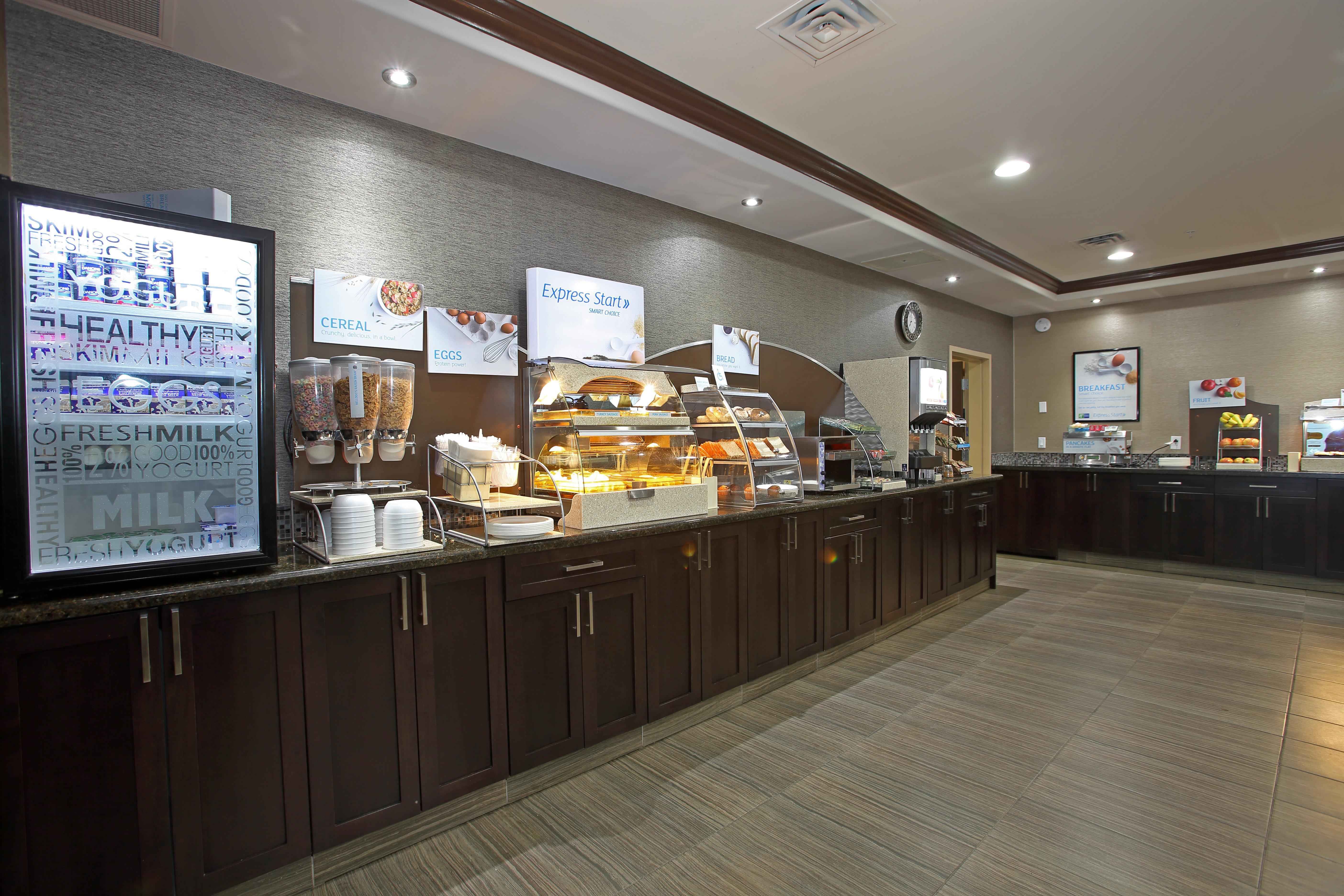 Holiday Inn Express Hotel & Suites Vernon By Ihg Exterior photo