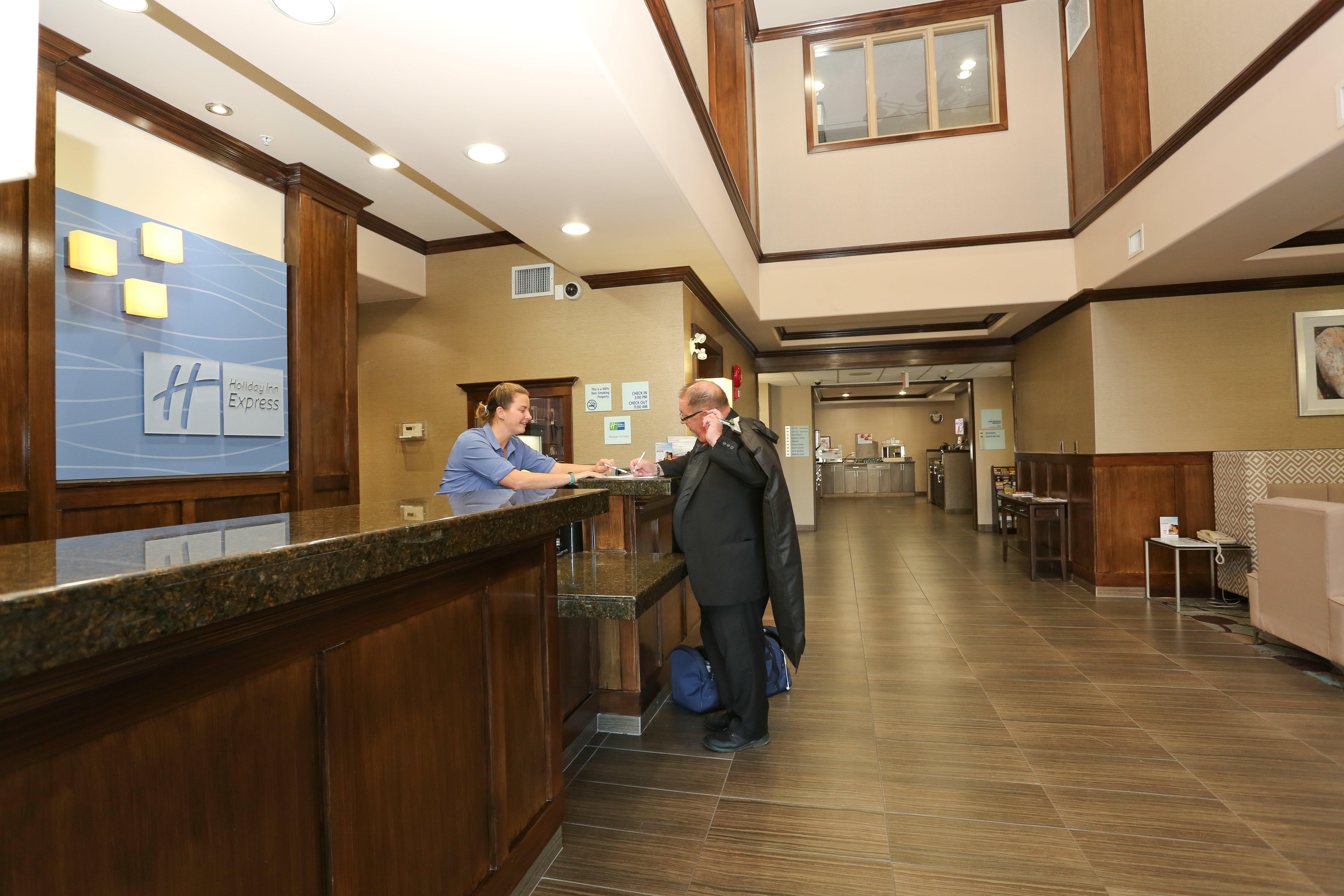 Holiday Inn Express Hotel & Suites Vernon By Ihg Exterior photo
