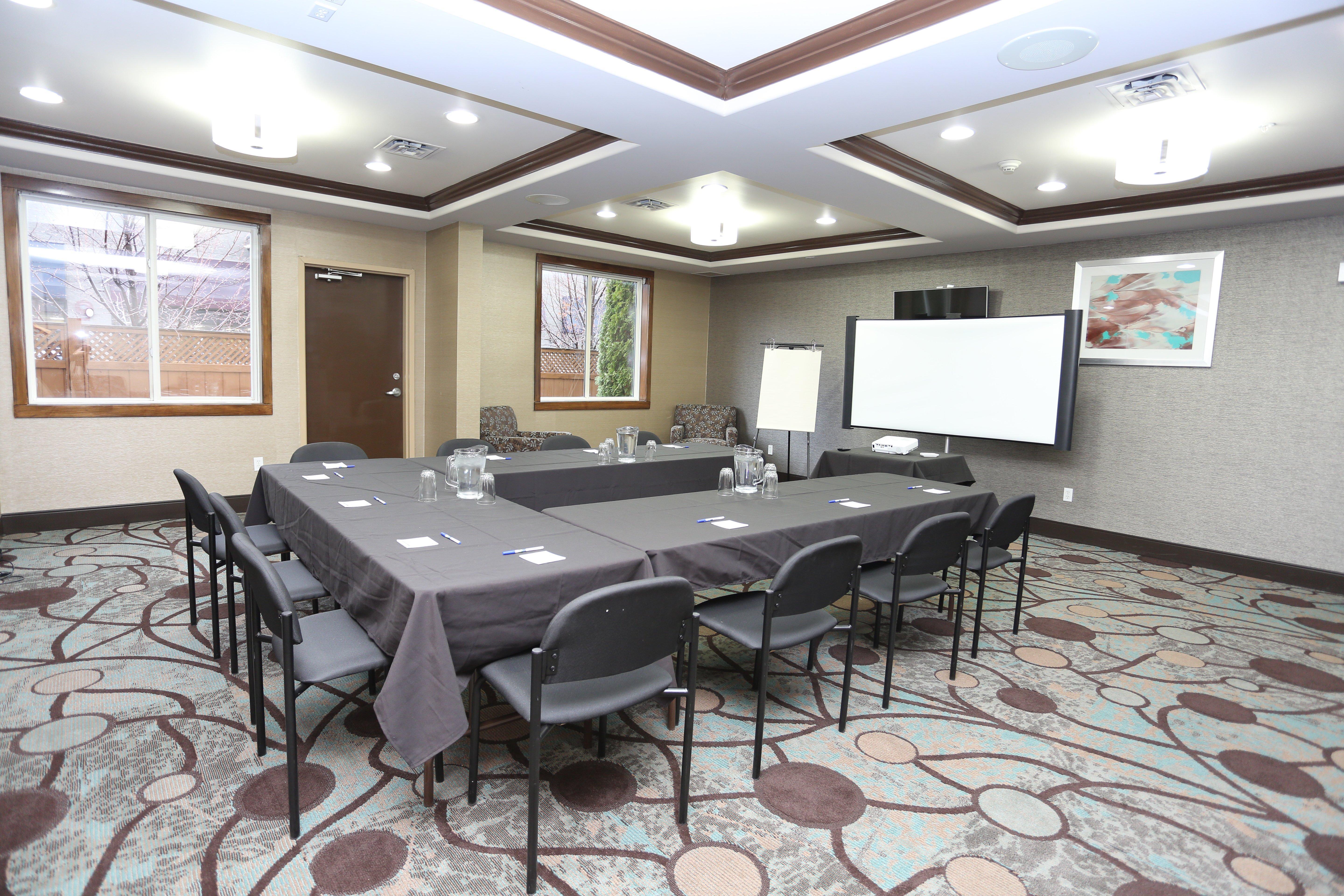 Holiday Inn Express Hotel & Suites Vernon By Ihg Exterior photo