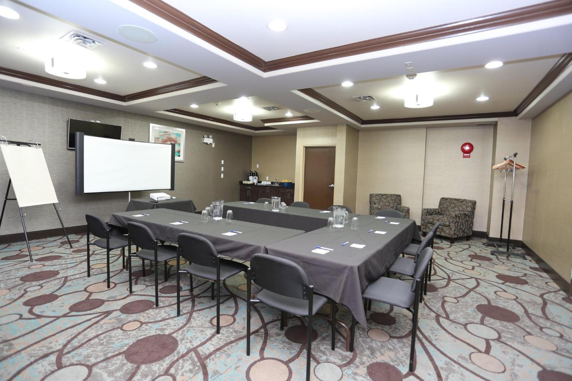 Holiday Inn Express Hotel & Suites Vernon By Ihg Exterior photo