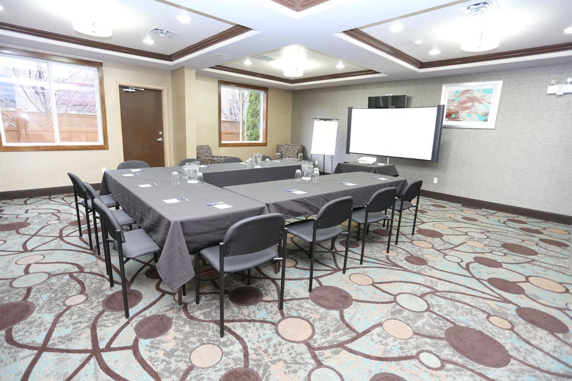 Holiday Inn Express Hotel & Suites Vernon By Ihg Exterior photo