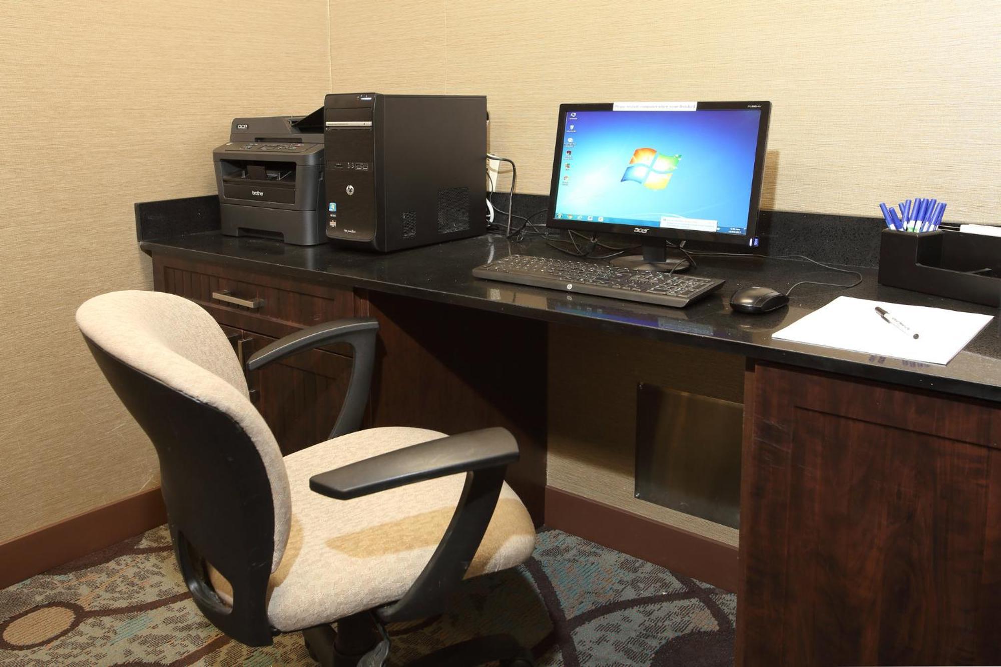 Holiday Inn Express Hotel & Suites Vernon By Ihg Exterior photo
