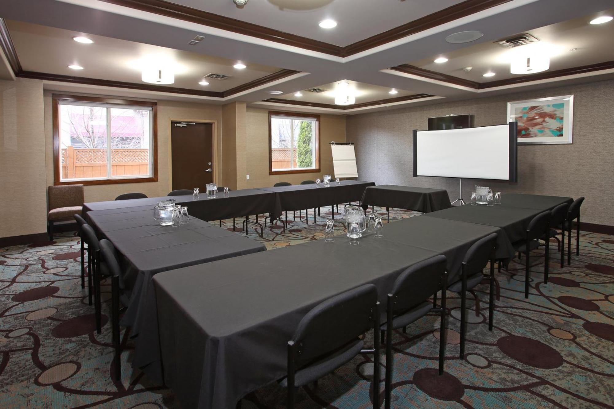 Holiday Inn Express Hotel & Suites Vernon By Ihg Exterior photo