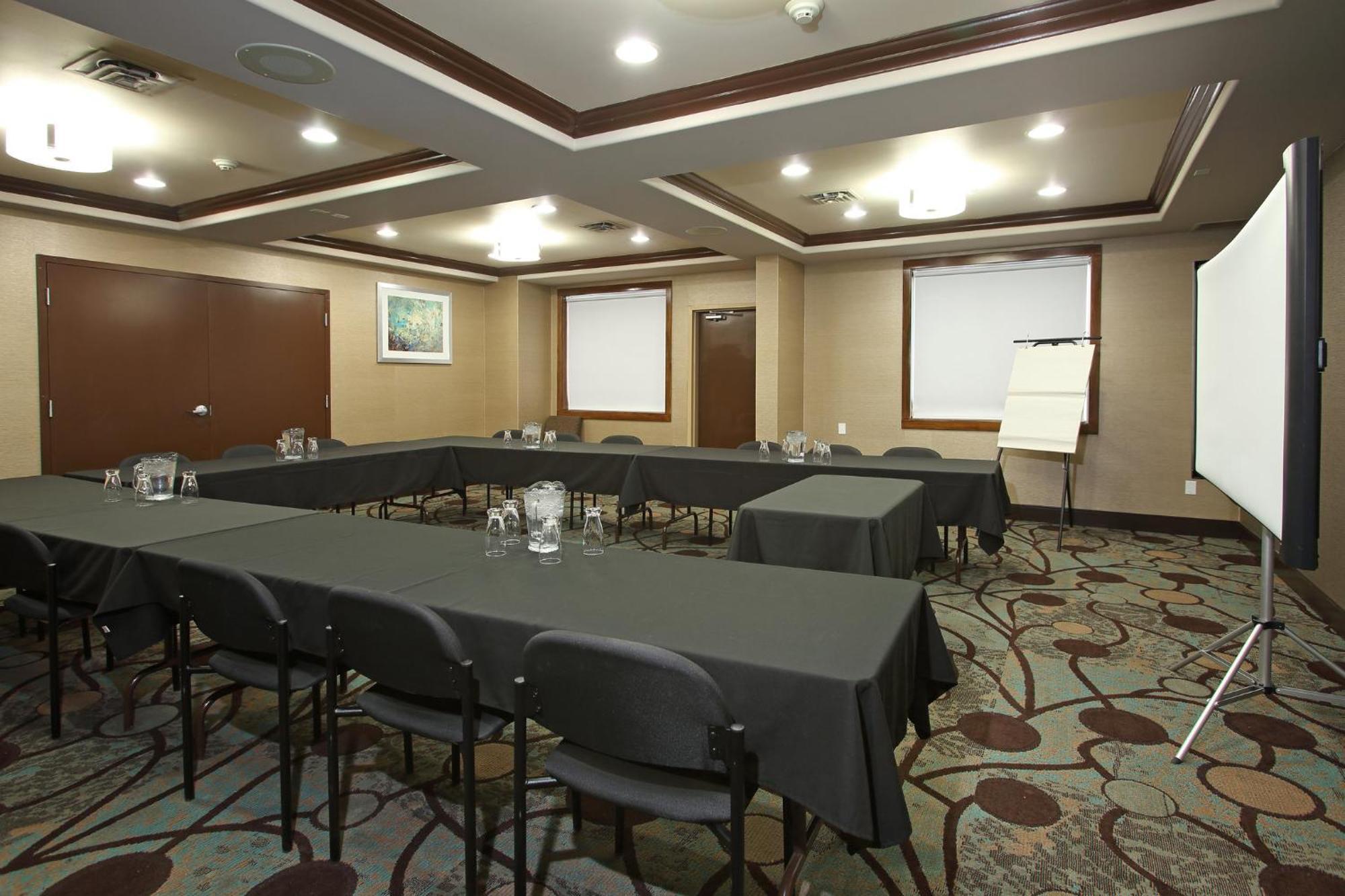 Holiday Inn Express Hotel & Suites Vernon By Ihg Exterior photo