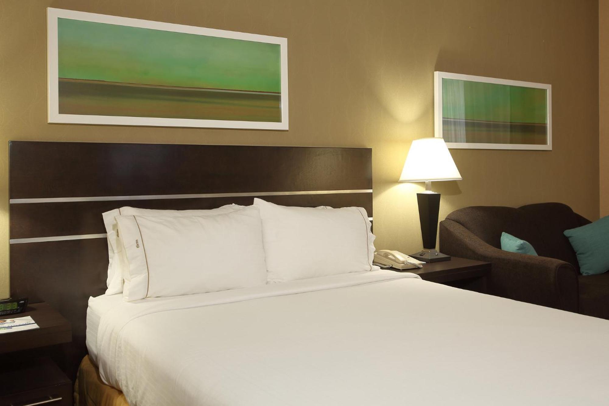 Holiday Inn Express Hotel & Suites Vernon By Ihg Exterior photo