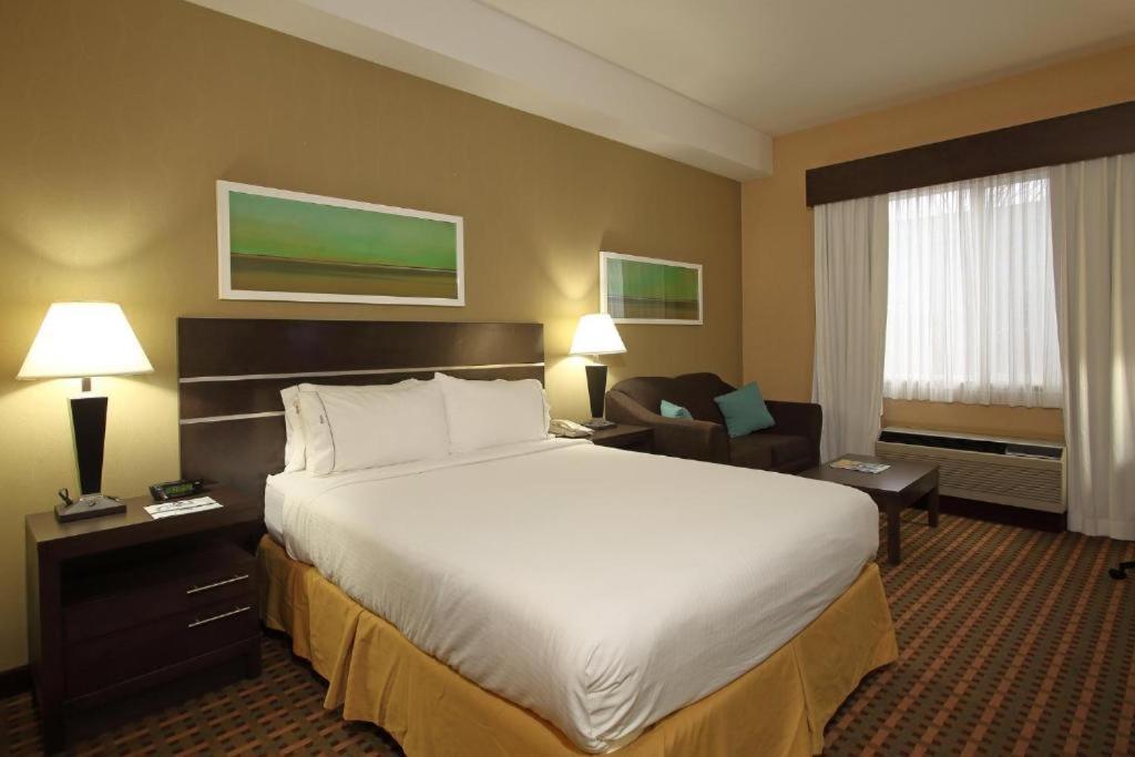 Holiday Inn Express Hotel & Suites Vernon By Ihg Exterior photo